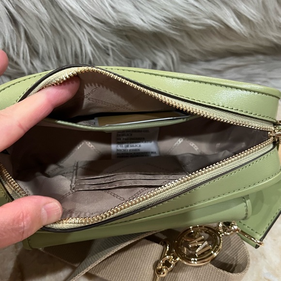 Michael by Michael Kors Bradshaw Medium Messenger Camera Bag Style New with Tags - Picture 7 of 16